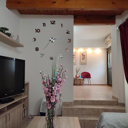 Marilou'S Cottage Agios Matthaios  Exterior photo