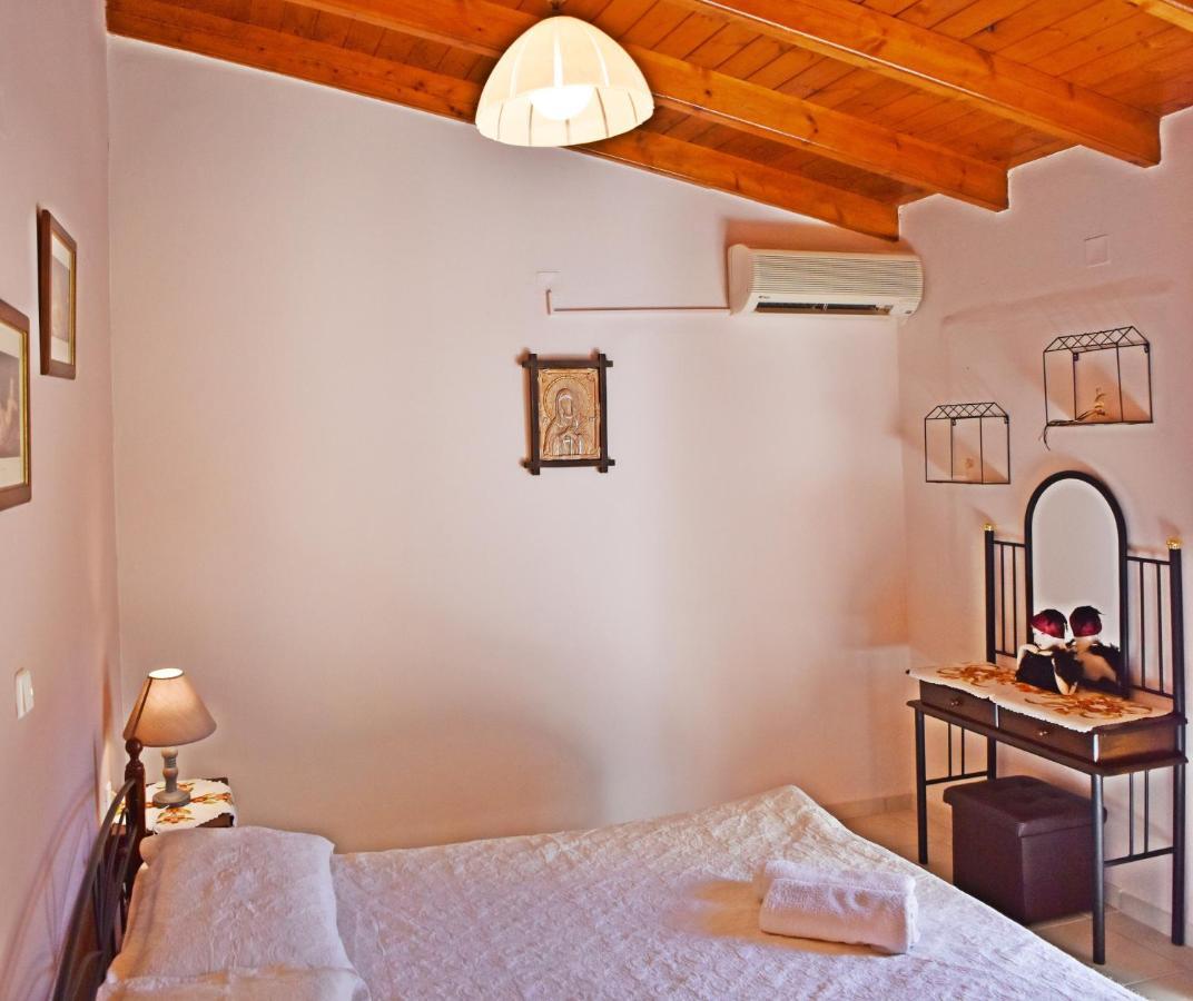 Marilou'S Cottage Agios Matthaios  Exterior photo