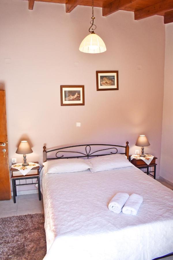 Marilou'S Cottage Agios Matthaios  Exterior photo