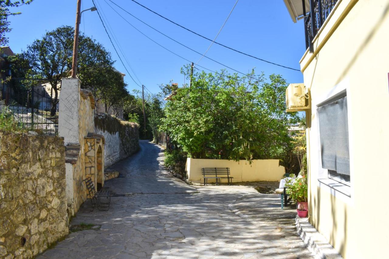 Marilou'S Cottage Agios Matthaios  Exterior photo