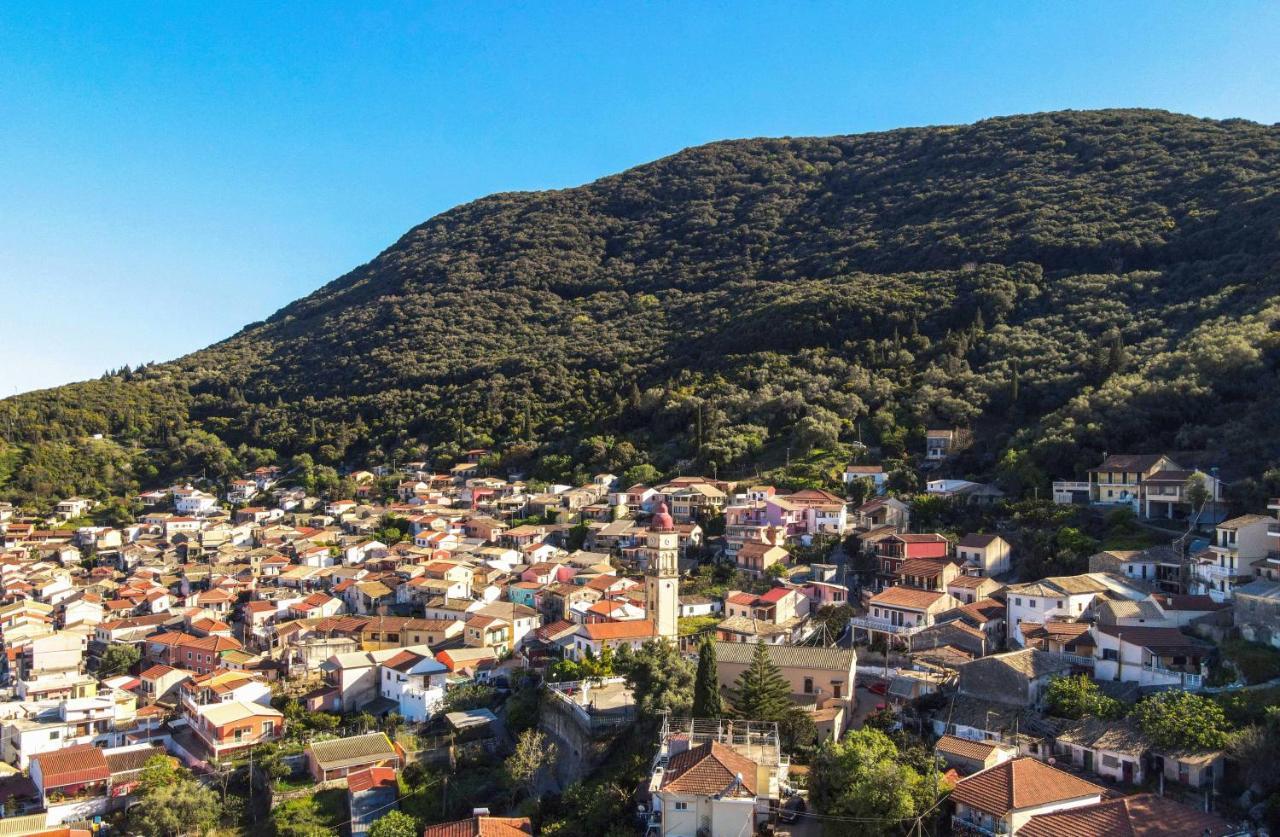 Marilou'S Cottage Agios Matthaios  Exterior photo